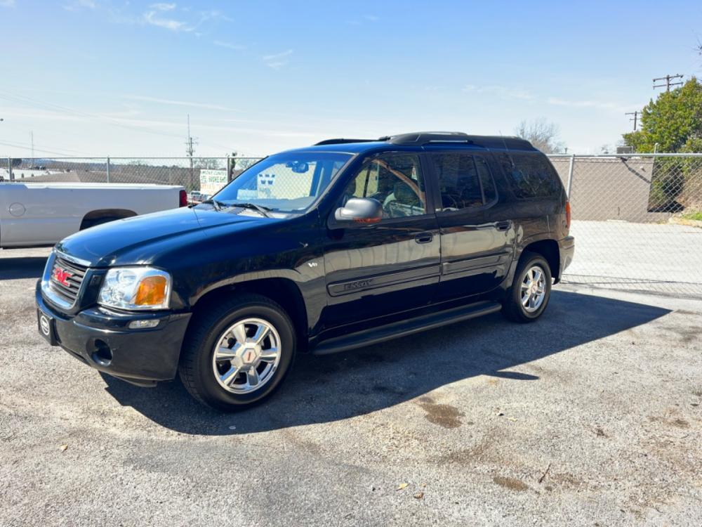 2003 GMC Envoy XL SLE 2WD (1GKES16PX36) with an 5.3L V8 OHV 16V engine, 4-Speed Automatic Overdrive transmission, located at 307 West Marshall Avenue, Longview, TX, 75601, (903) 753-3091, 32.500828, -94.742577 - Third Row Seating - Photo #2