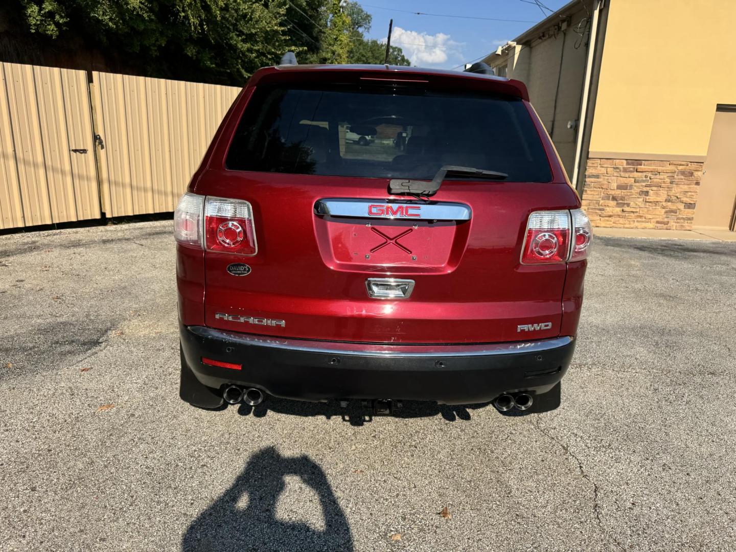 2011 MAROON GMC Acadia SLT-1 AWD (1GKKVRED5BJ) with an 3.6L V6 DOHC 24V engine, 6-Speed Automatic transmission, located at 307 West Marshall Avenue, Longview, TX, 75601, (903) 753-3091, 32.500828, -94.742577 - Photo#3