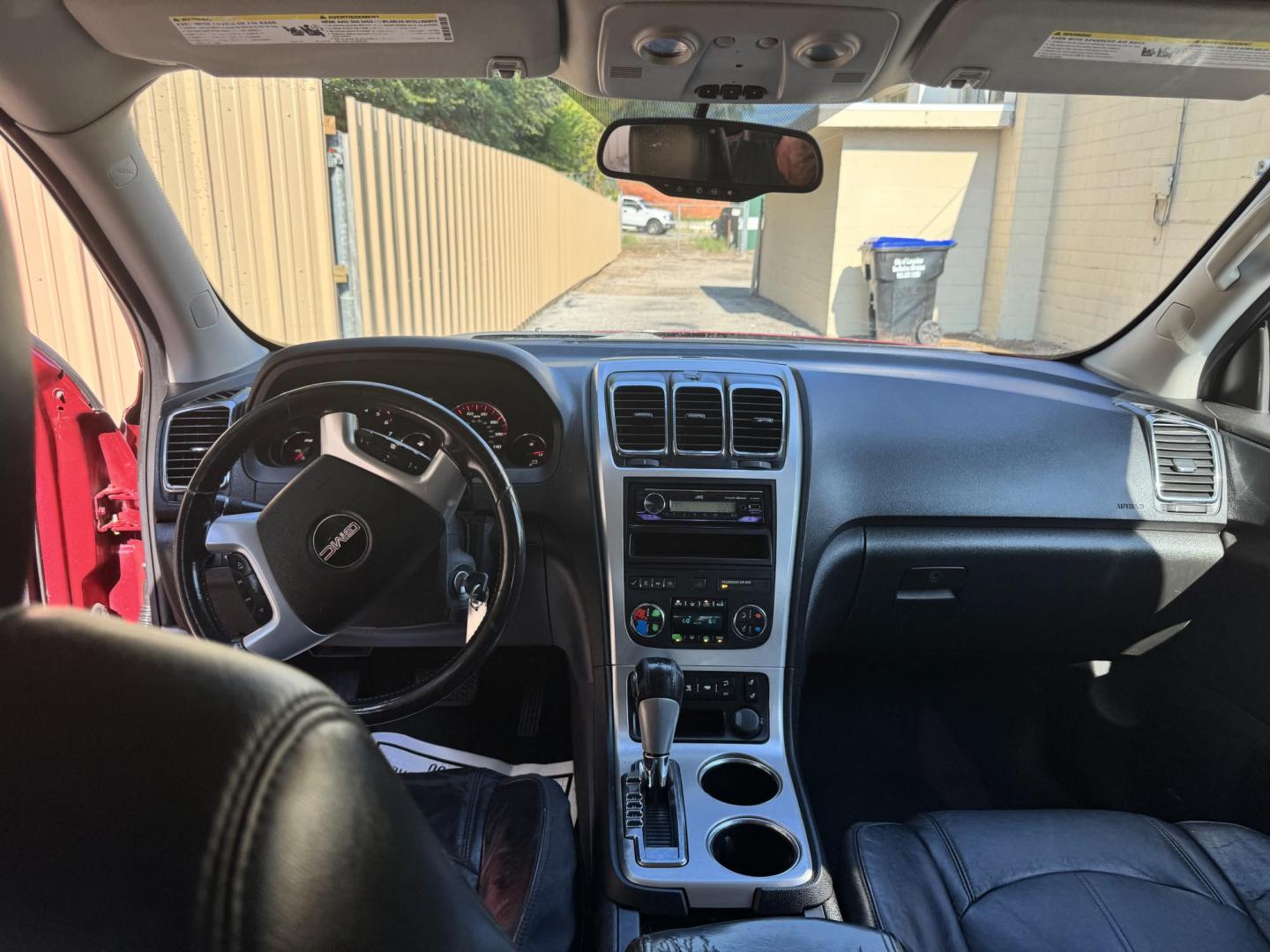 2011 MAROON GMC Acadia SLT-1 AWD (1GKKVRED5BJ) with an 3.6L V6 DOHC 24V engine, 6-Speed Automatic transmission, located at 307 West Marshall Avenue, Longview, TX, 75601, (903) 753-3091, 32.500828, -94.742577 - Photo#4