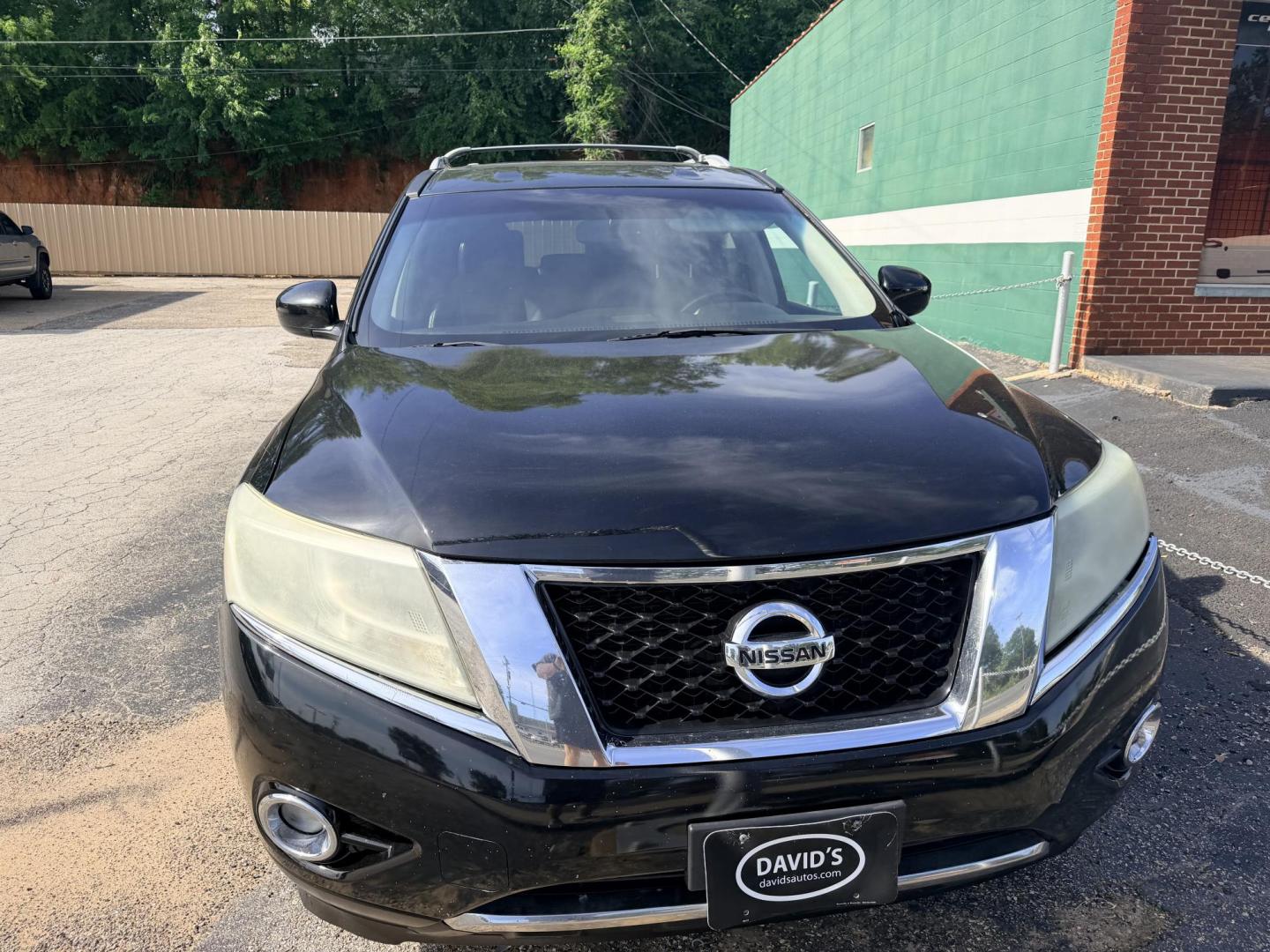 2014 BLACK Nissan Pathfinder S 2WD (5N1AR2MN8EC) with an 3.5L V6 DOHC 24V engine, Continuously Variable Transmission transmission, located at 307 West Marshall Avenue, Longview, TX, 75601, (903) 753-3091, 32.500828, -94.742577 - 3rd Row Seating - Photo#0
